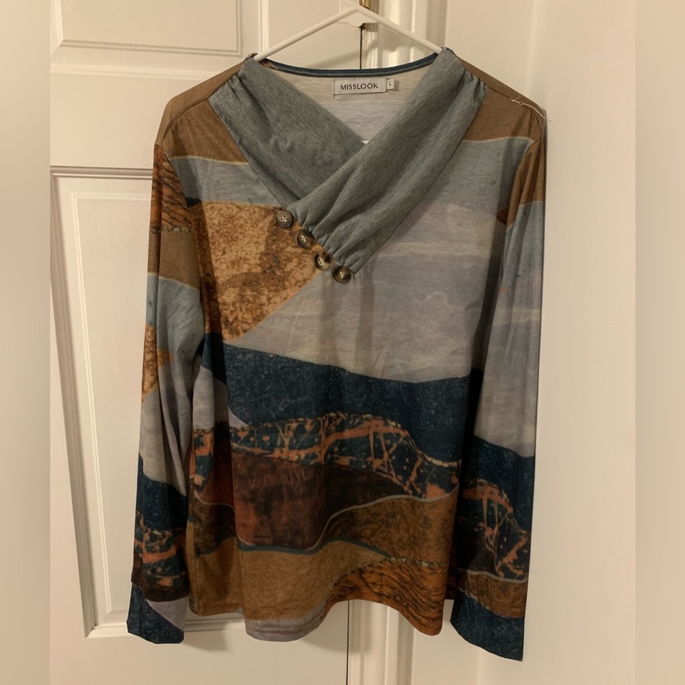 🎉Host Pick🎉 NWOT MISSLOOK Abstract Buttoned Long-Sleeved Top Sweater